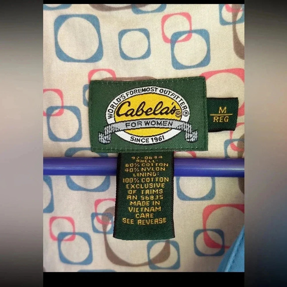 Cabelas rain jacket. - Picture 5 of 5